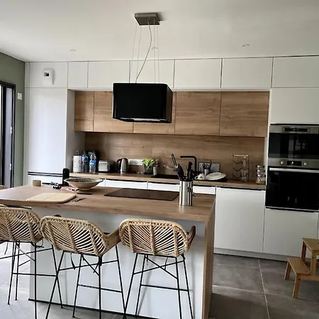 Maison Moderne Et Chaleureuse, Emplacement Ideal Арзон